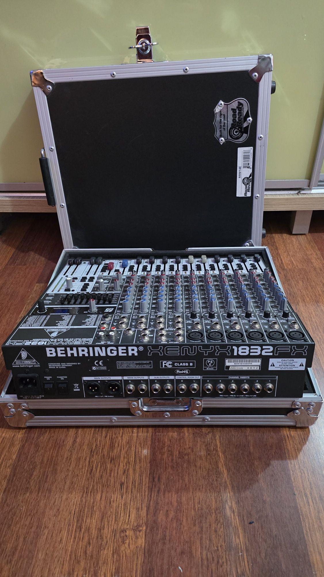 Mixer Behringer XENYX 1832FX