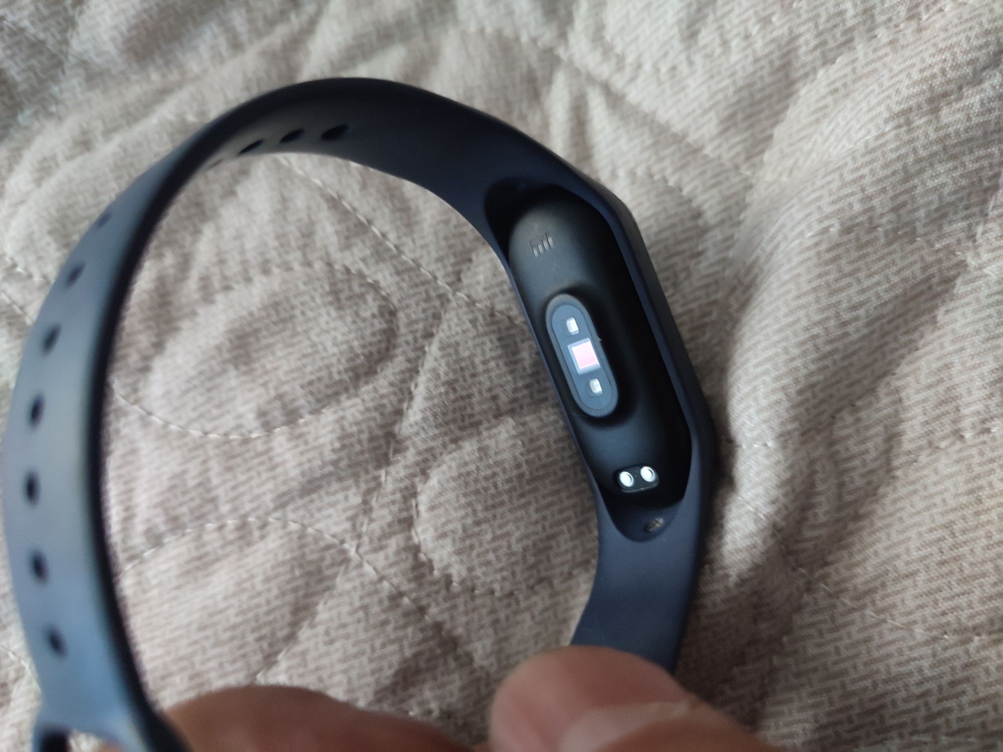 Браслет mi band 4,Зарядка и ремешки.