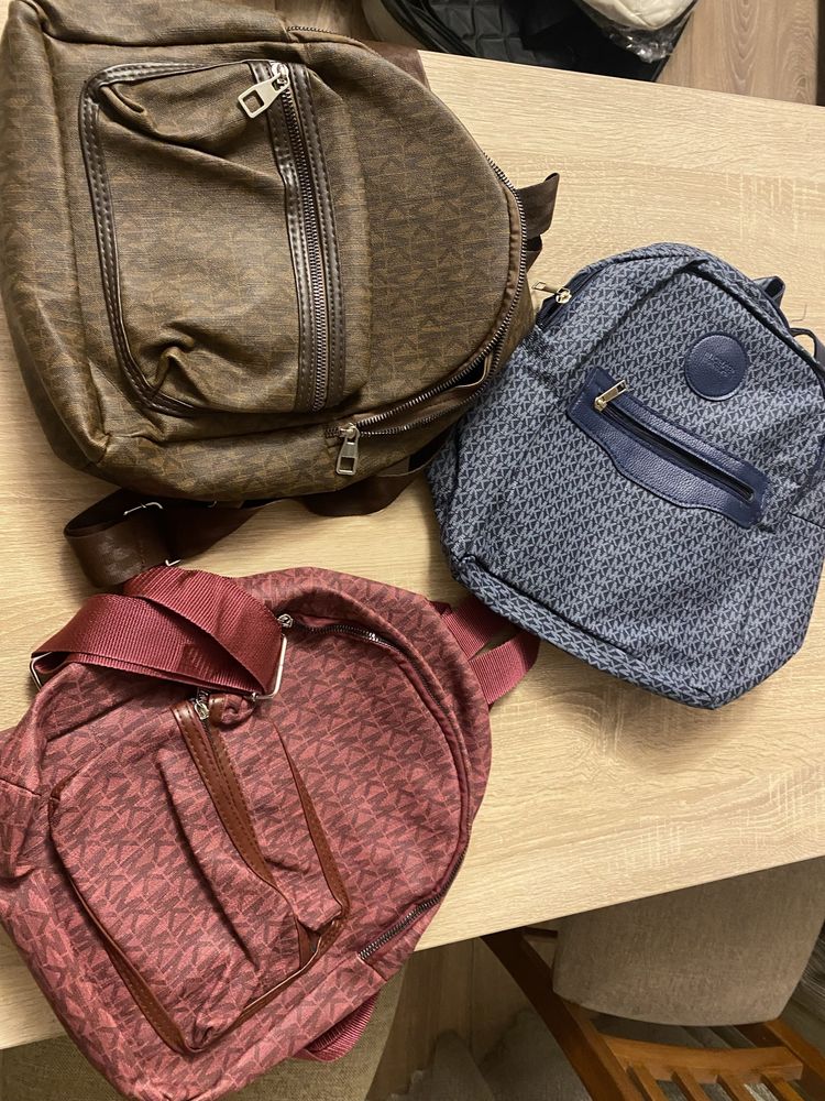 Urgent!!!Rucsac Prada diverse culori