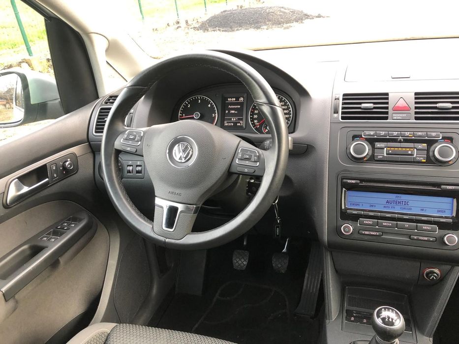 Vind vw touran an 2010