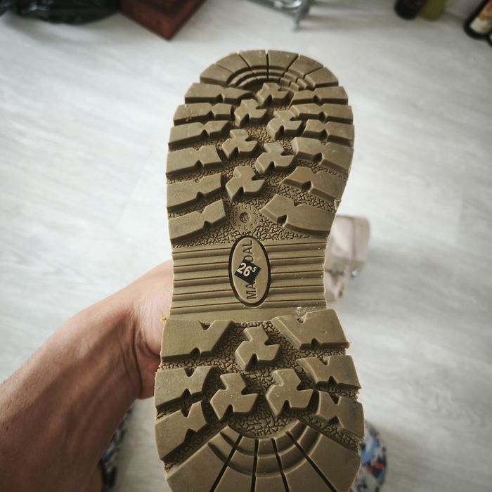 Bocanci piele intoarsa 39,5 sau 26,5