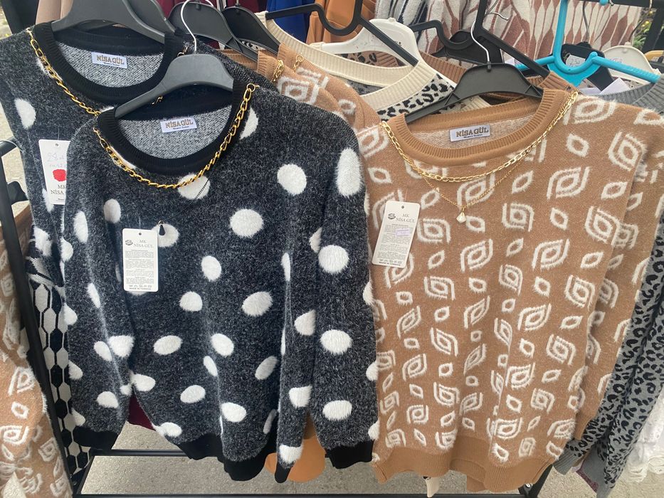 Нови блузи, жилетки, суичери