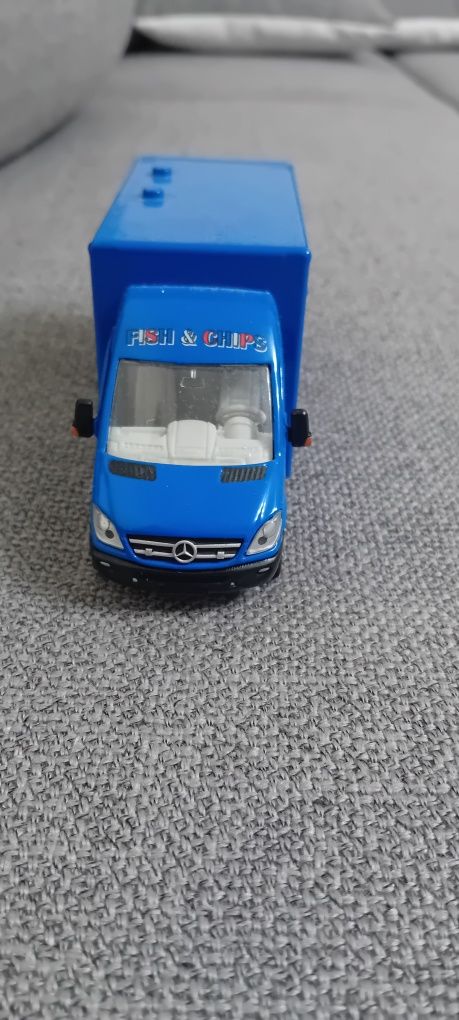 Machetă MERCEDES  SPRINTER din meta de colecție la scara 1 / 50