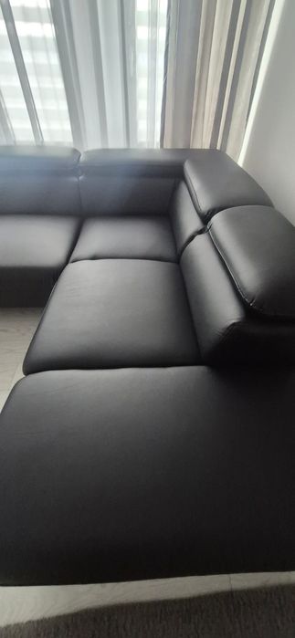 Colțar negru impecabil Dimensiuni: L  2.60cm
l  2.00cm
Șezut 65cm