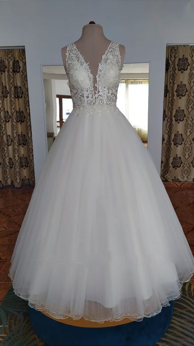 Vând rochie mireasa stil printesa