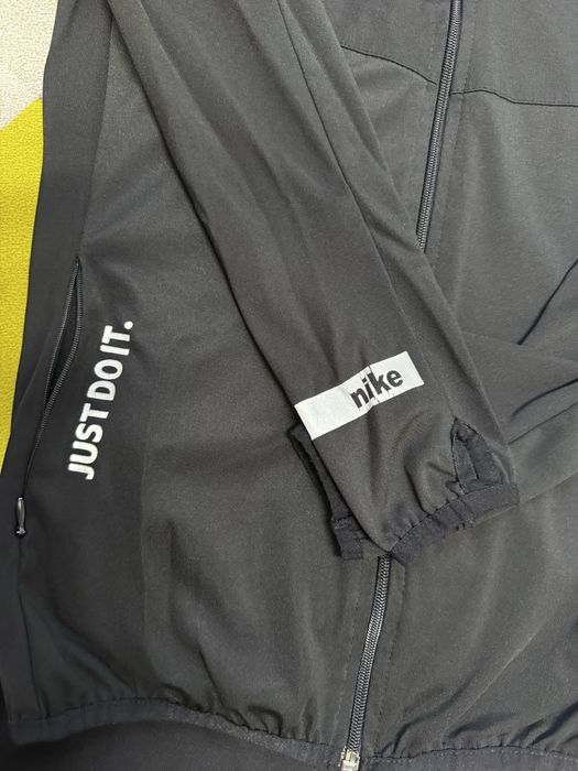 Дамски екипи запазени