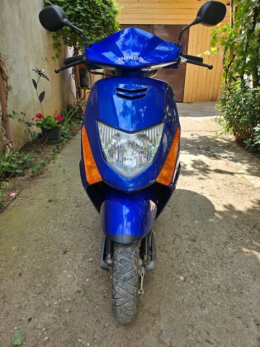 Honda Lead SCV 100