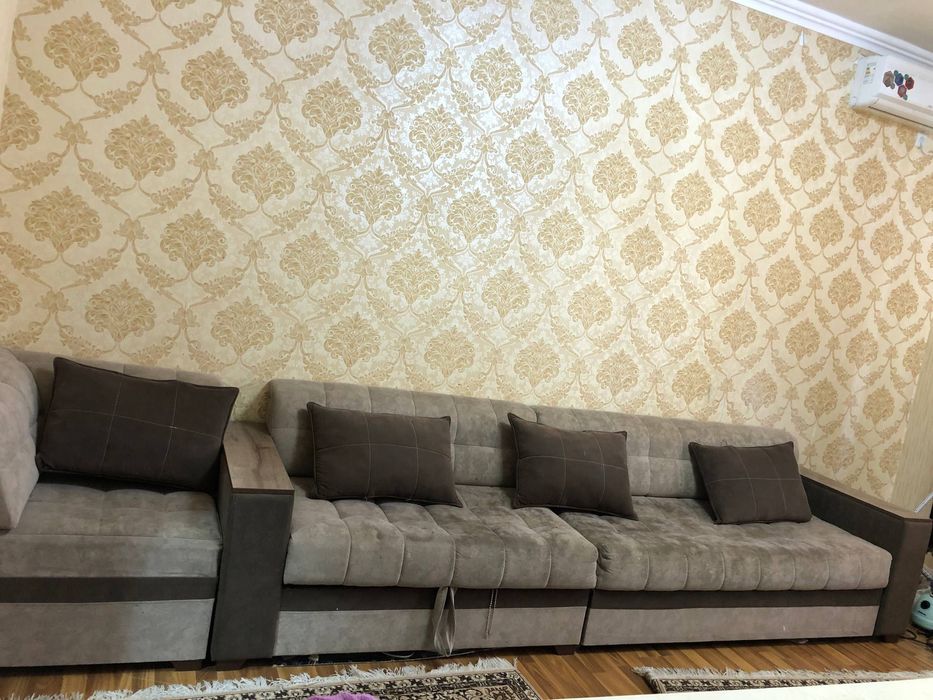 Диван с двумя пуфиками