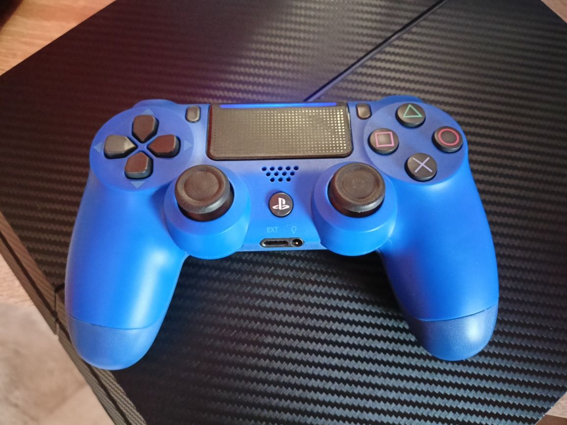 Sony playstation 4 на 1 tb пълен комплект плюс 3 игри