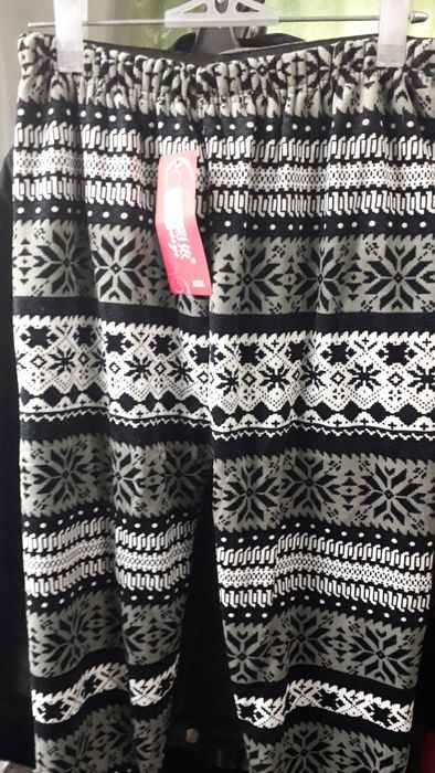 Продам ,легинцы на размер 44-46  с начесом  очень мягкие новые с этике