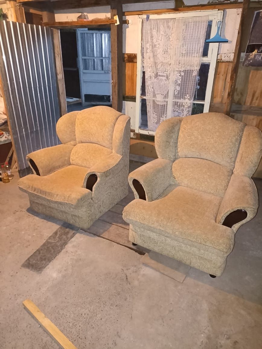 Продаю диван, кресло