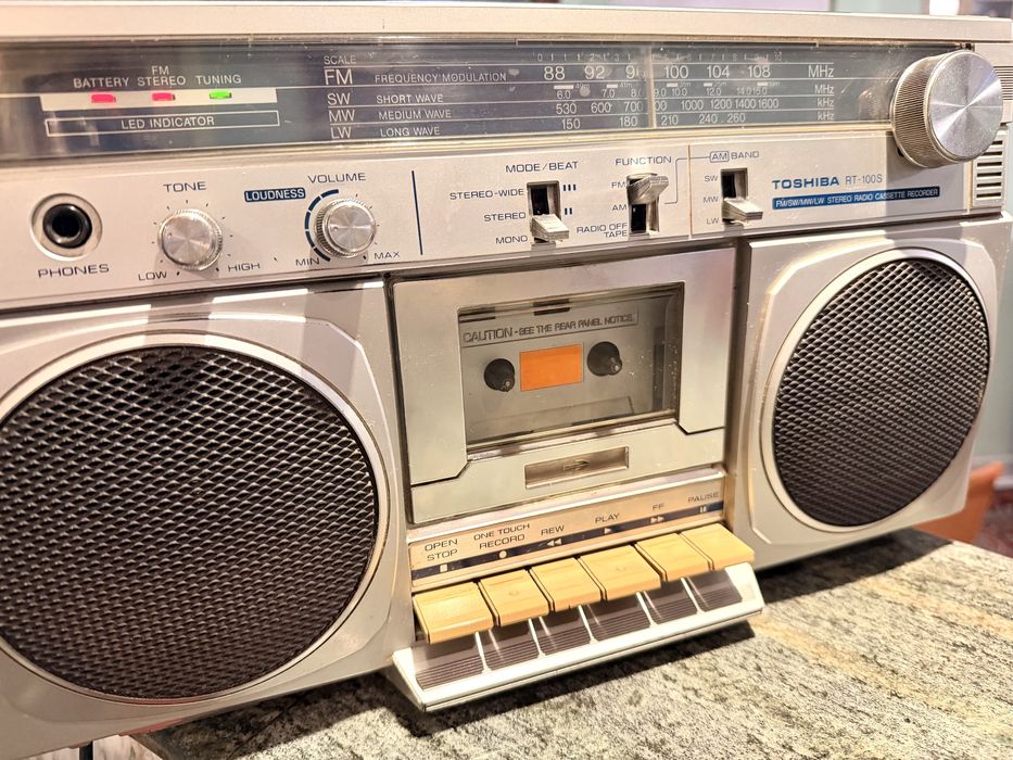 Транзистор / касетофон TOSHIBA