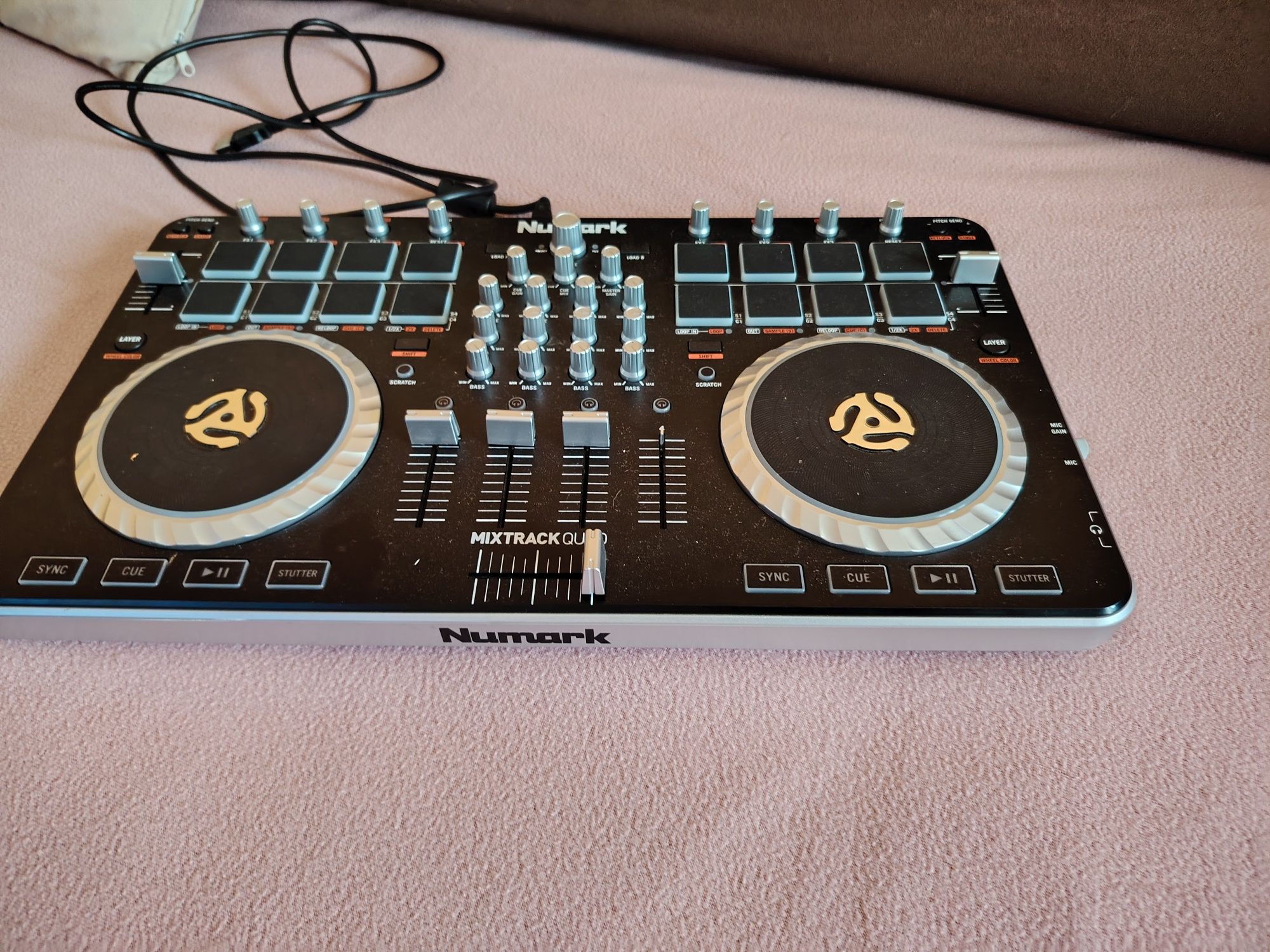 Numark Mixtrack Quad