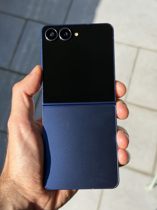 Samsung Galaxy Z Flip 7 512GB + casti JBl cu Bluetooth cadou
