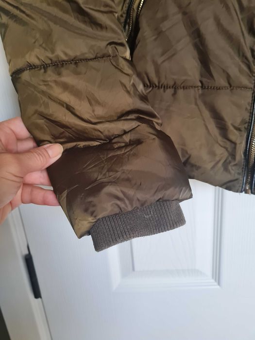 Зимно късо , ватирано яке с пухена яка.