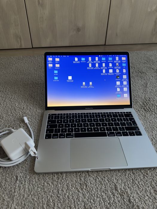 MacBook Pro 13” 2016, i5/8GB/250GB, baterie și încărcător noi