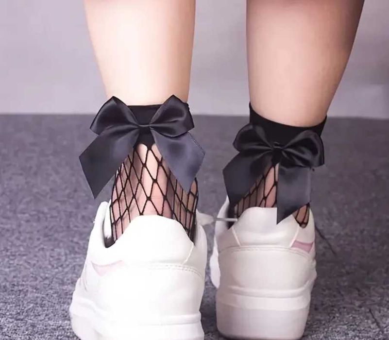 Черни мрежести чорапи с панделка