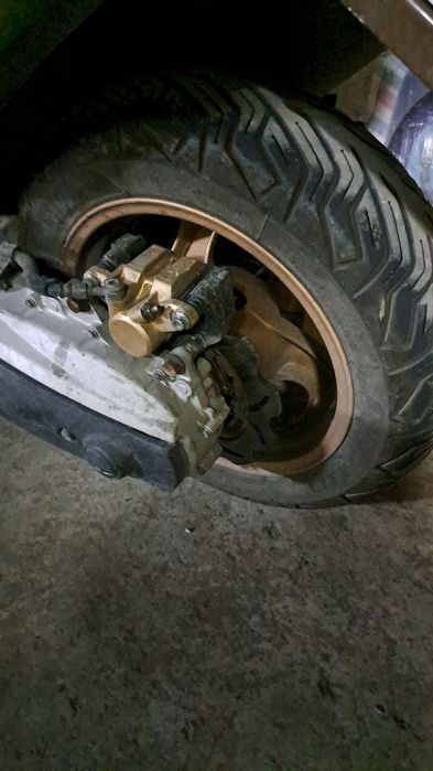 Dezmembrez yamaha tmax 500 an 2001!