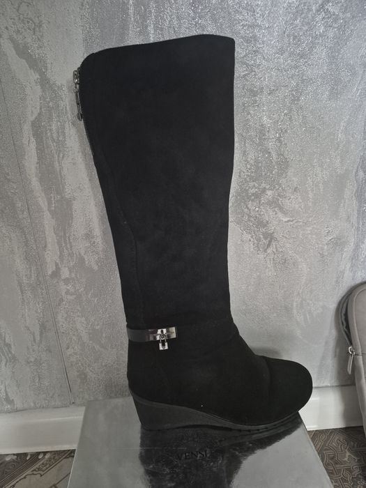 Продам зимние сапоги