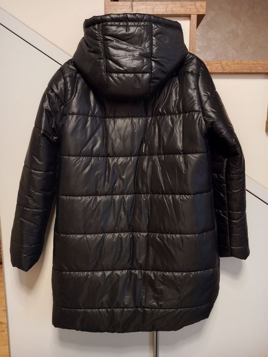 Geacă cu fermoar și glugă