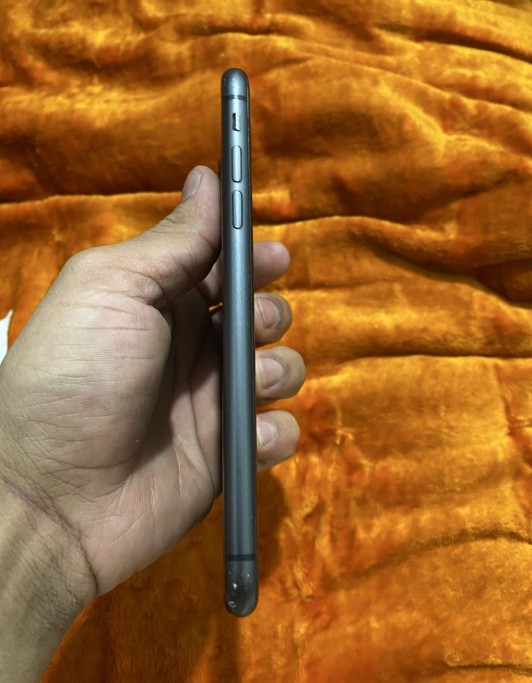 iPhone 11  platasi ketgan holati zor
