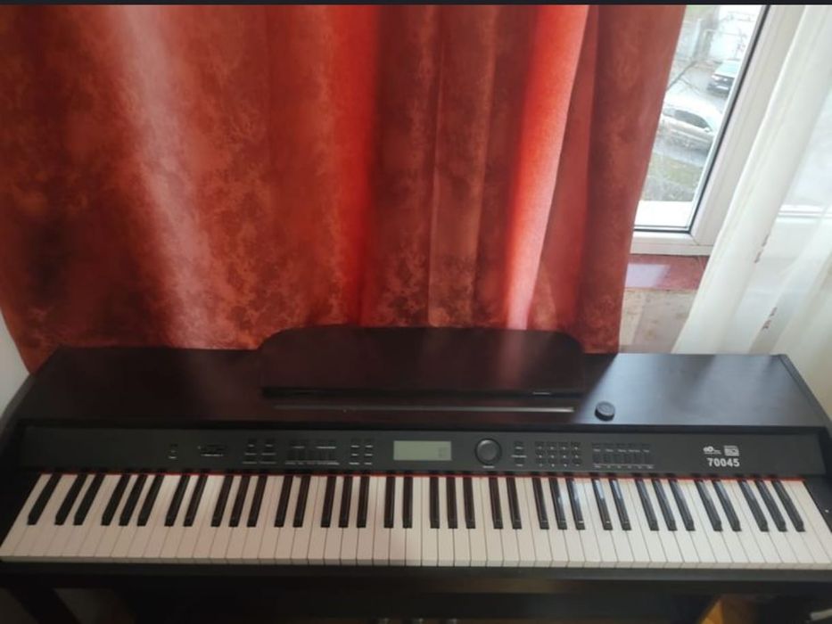 Pianina electrica de vanzare