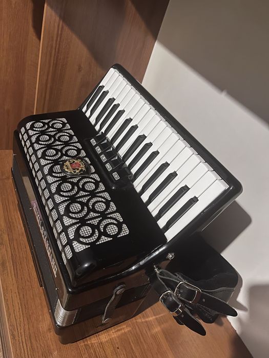 Акордеон RoyalStandard 80 баса