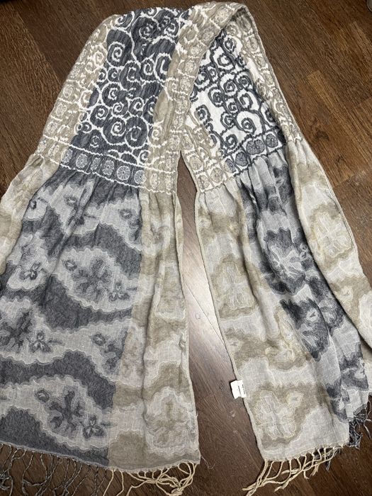 Шарф с принтом серо-бежевый