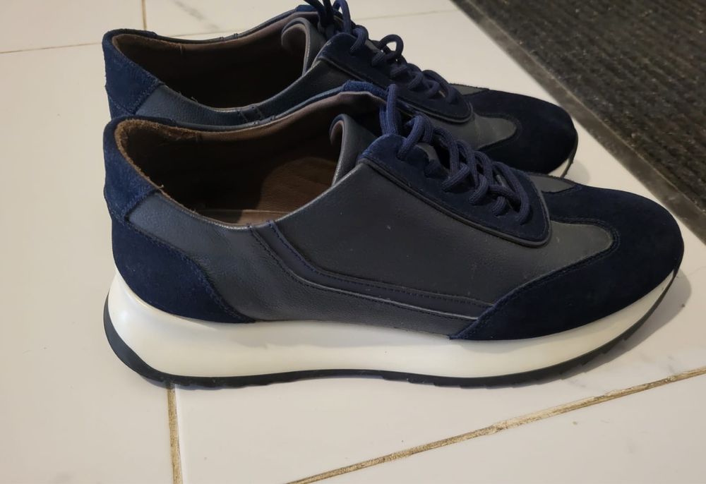 Продам кроссовки мужские