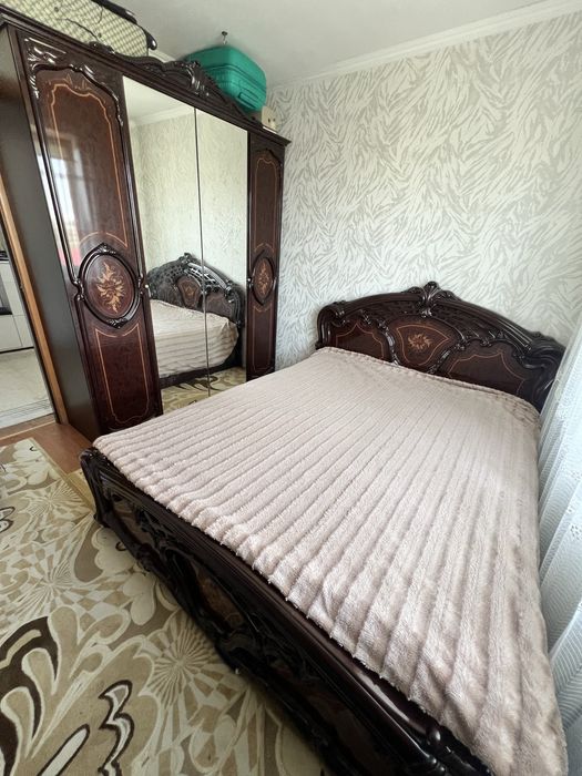 Продам спальный гарнитур