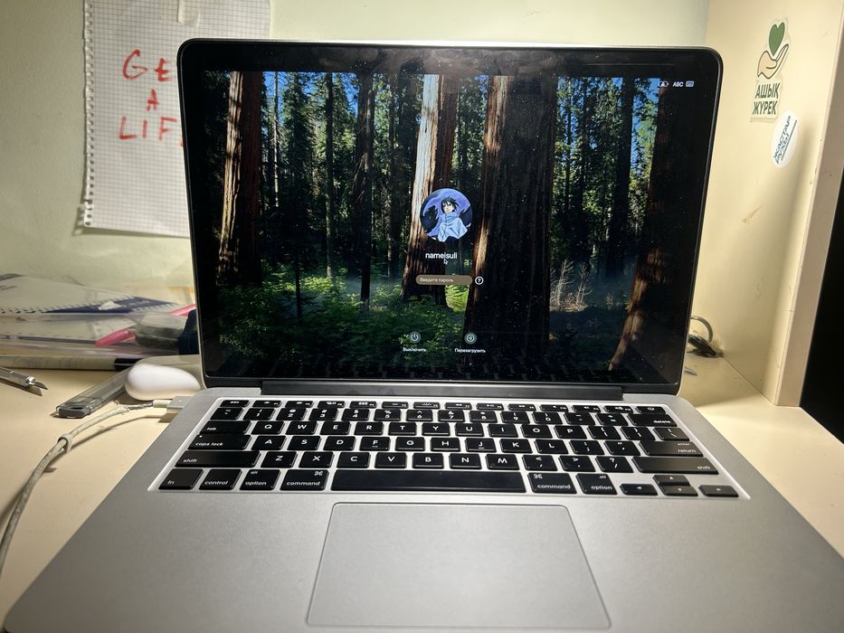 продам мак бук про 2015   память 256гб