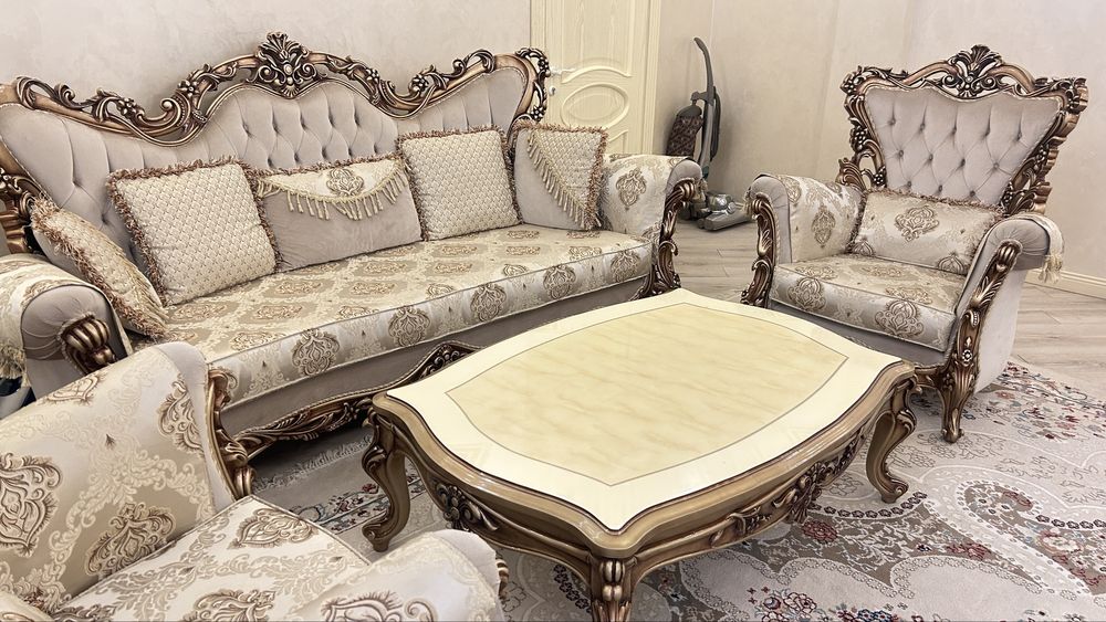 Диван из настоящего дерева, обработка лаком