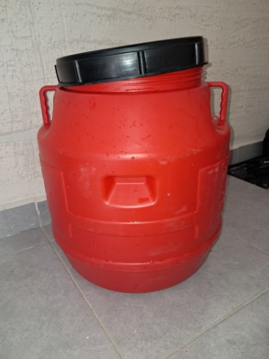 Продам пищевой бак объёмом 35 л