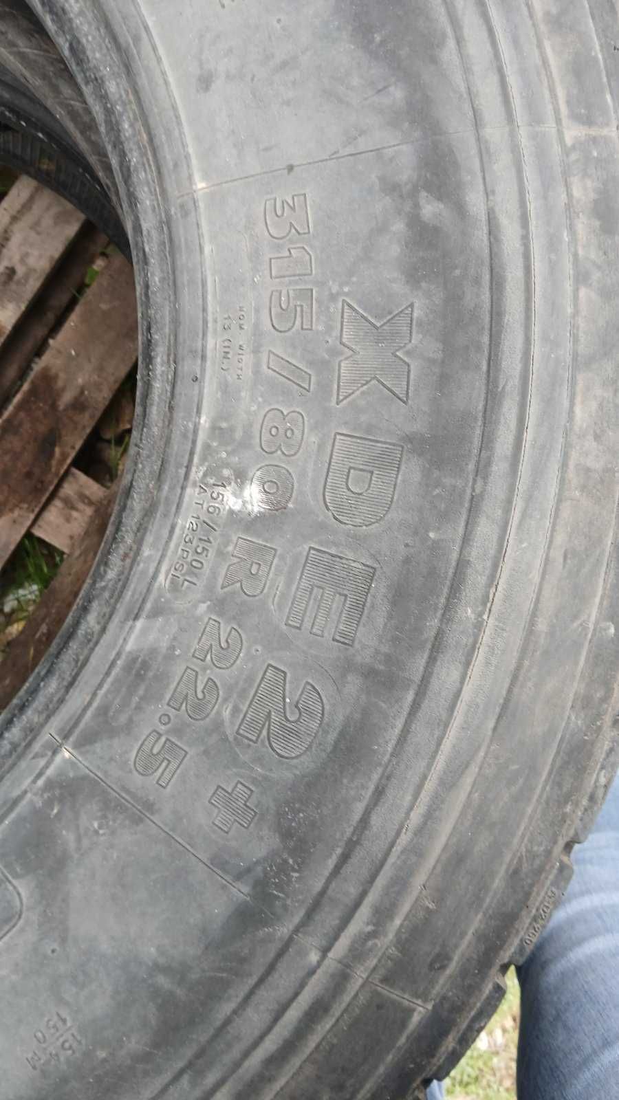 Гуми за Камиони и Ремаркета