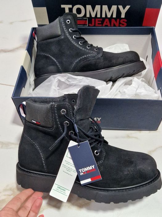 Ghete Tommy originale , piele întoarsă 
42 42 , 26,5 cm 

310 lei 
Con