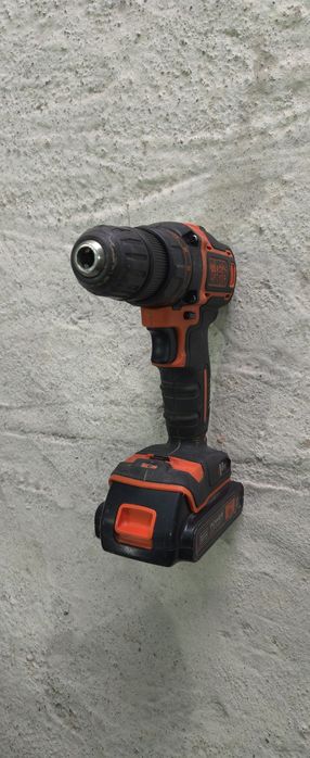 Акумулаторна бормашина BLACK&DECKER  18 V