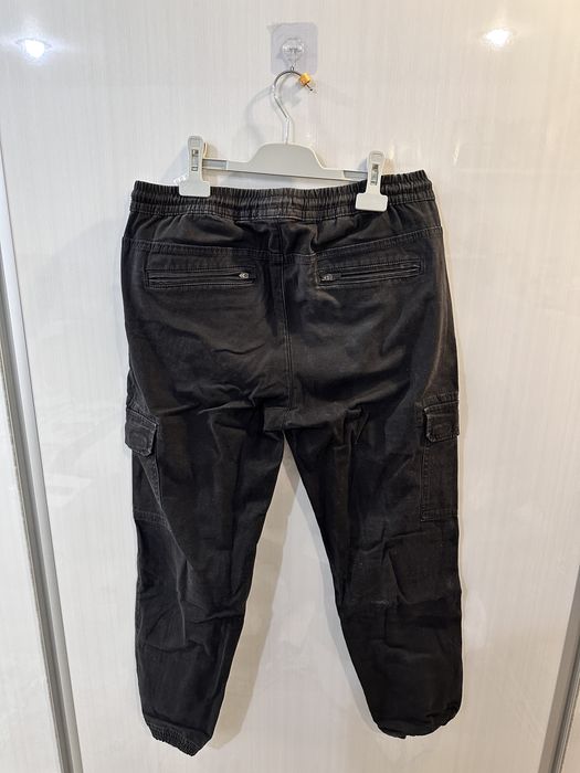 Pantaloni cargo bărbați PULL&BEAR