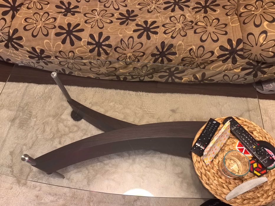 Стъклена холна маса