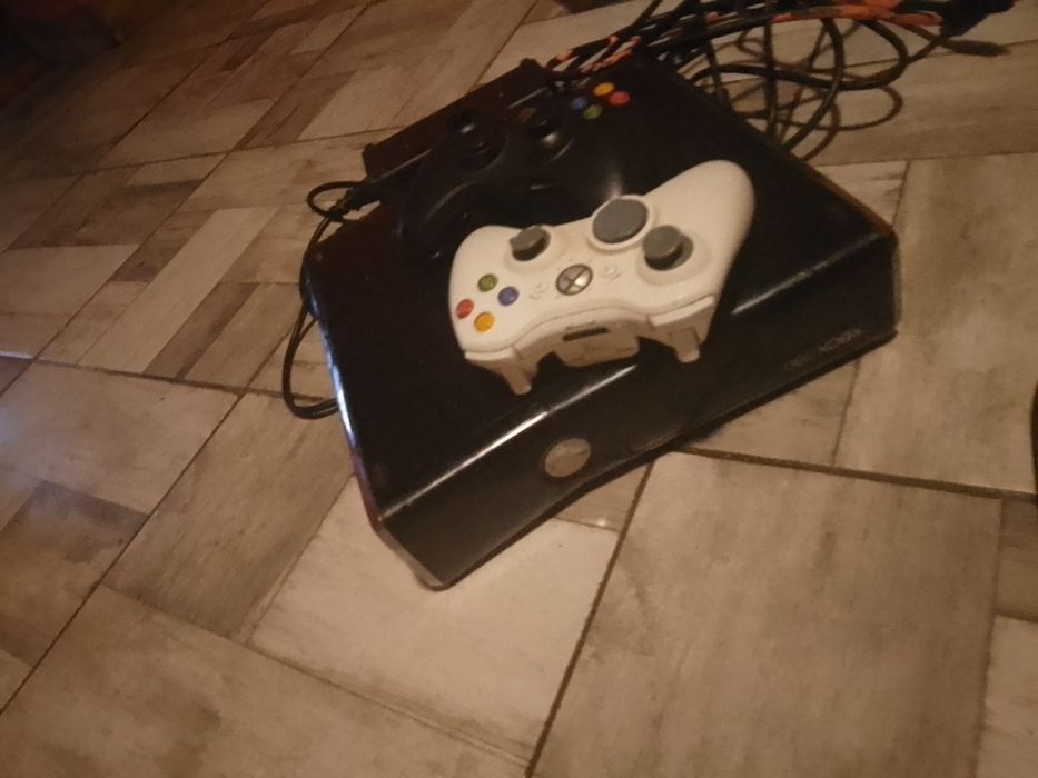 Xbox 360 perfect fuctionabil merge forte bine