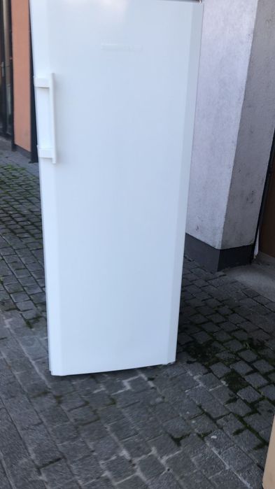 Продавам вертикален фризер Liebherr  – 350 лв