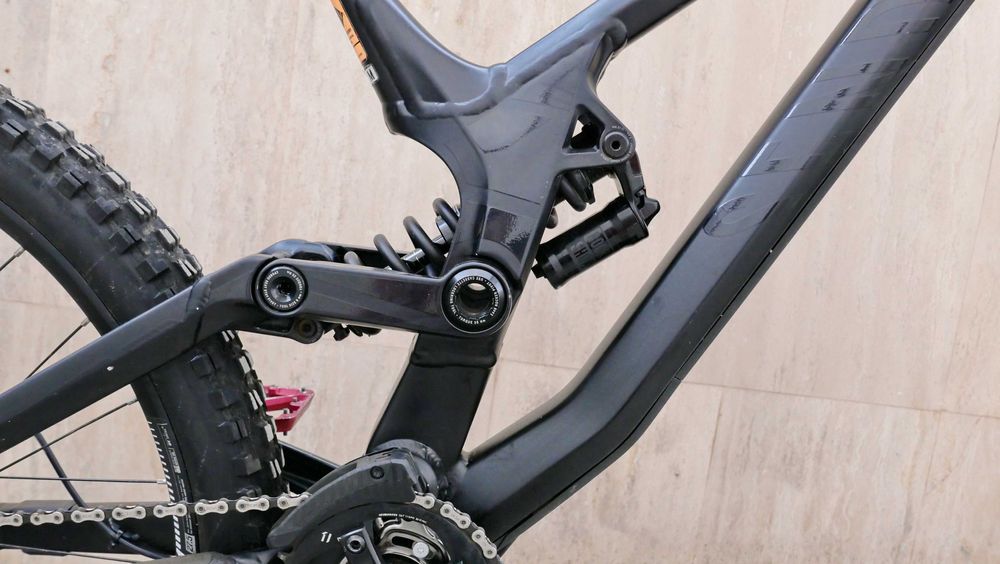 Canyon Sender DH, 27.5 M, RockShox Boxxer, 200 ход, 1х7 Sram GX