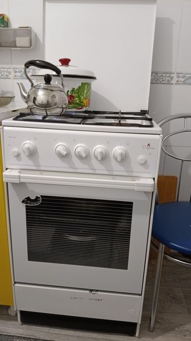 Газ плита б/у в хорошем состоянии . Всё работает отлично