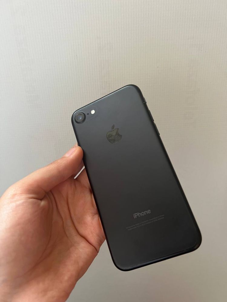 iPhone 7 black.    .