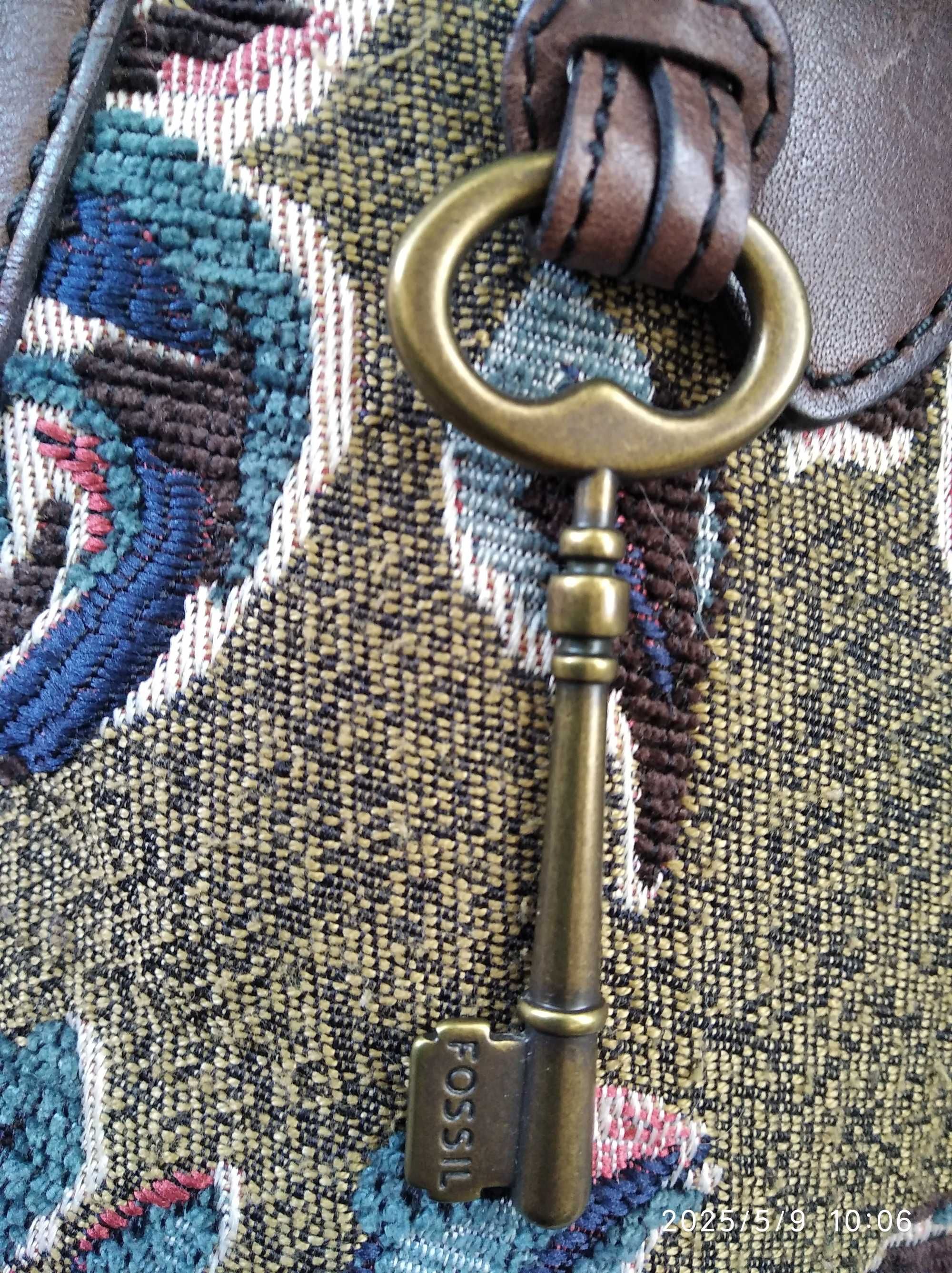 Дамска чанта Guess Fossil  и Charles David