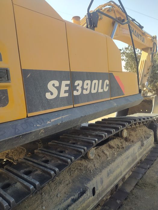 Ekskavator SHANTUI 390 Sotiladi xolati alo 2024 yili 920 soat ishlagan