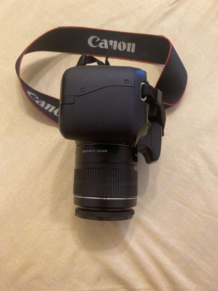 Canon EOS 1100D + Obiectiv 18-55mm