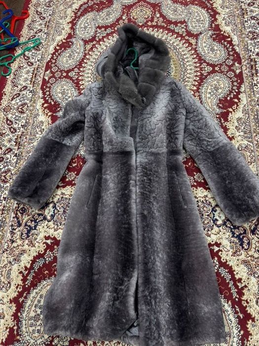 Шуба Мутон,в хорошем состояние практически новая ,размер 42