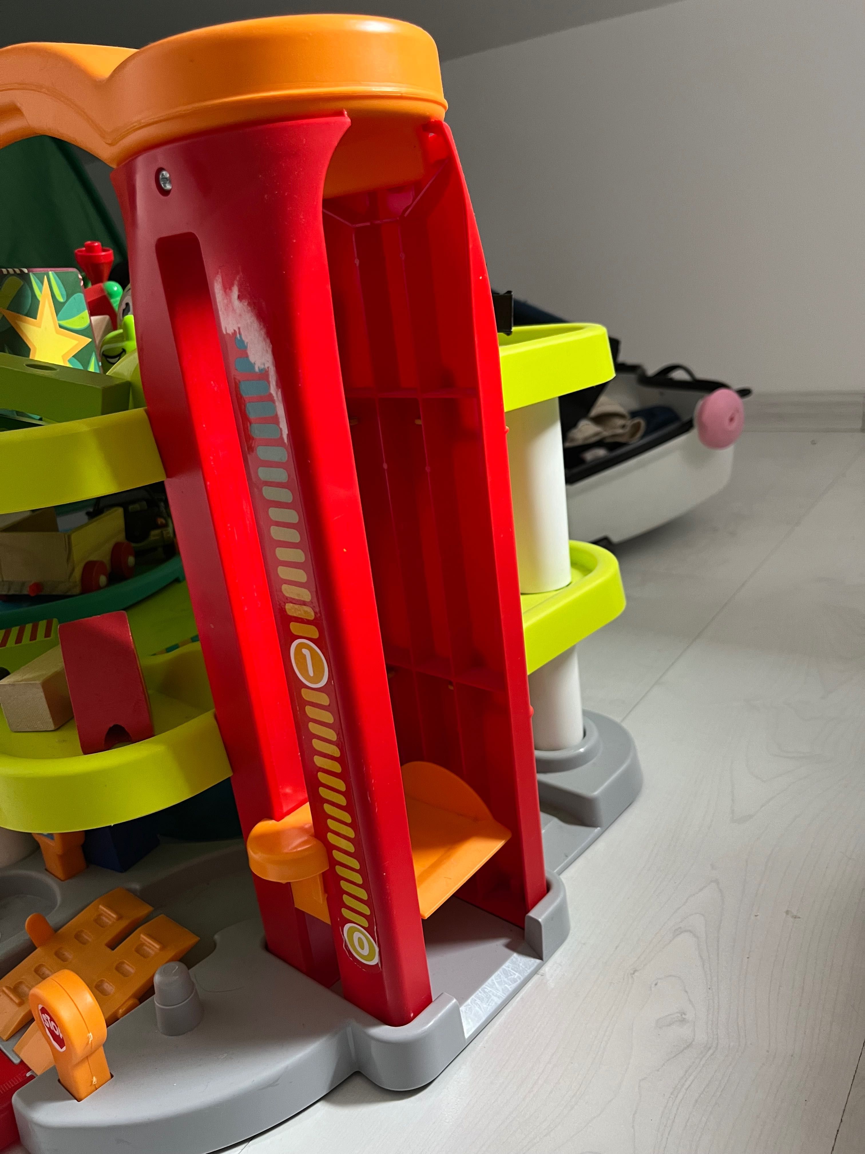Детски Гараж / Писта Паркинг за колички Smoby