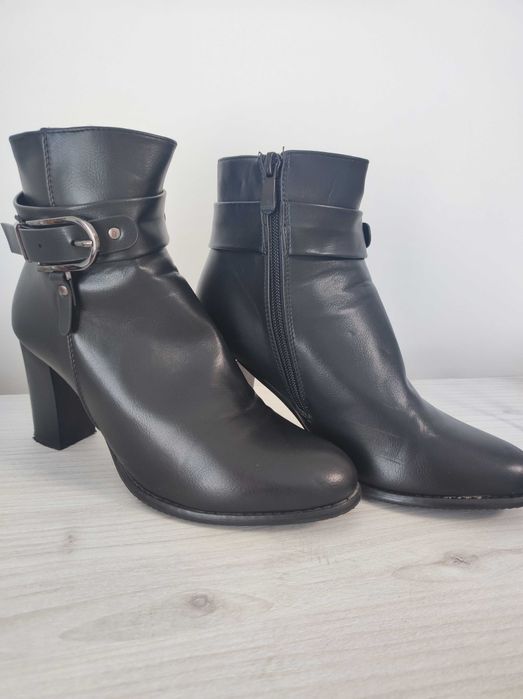 Черни високи боти