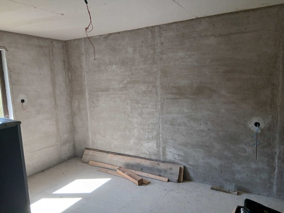 Casa la gri,construita recent 2023,din bca